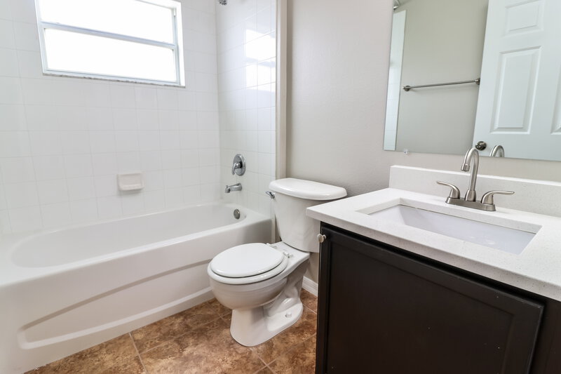 3,520/Mo, 4307 Reynolds Oaks Pl Plant City, FL 33563 Bathroom View