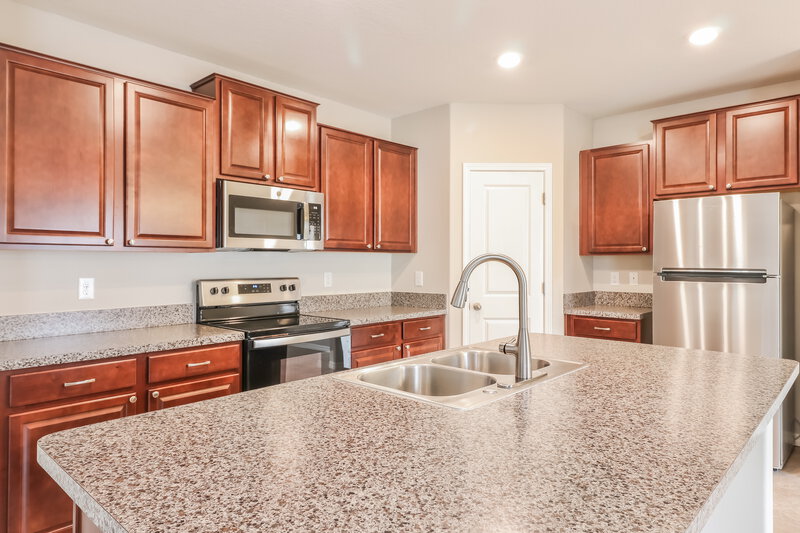 2,565/Mo, 14208 Covert Green Pl Riverview, FL 33579 Kitchen View