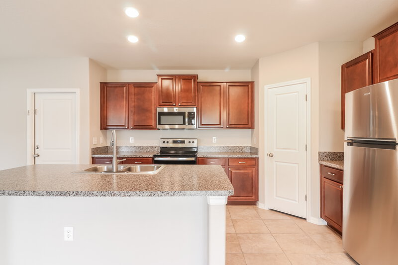 2,565/Mo, 14208 Covert Green Pl Riverview, FL 33579 Kitchen View 2