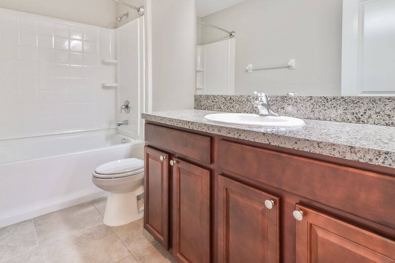 2,565/Mo, 14208 Covert Green Pl Riverview, FL 33579 Bathroom View