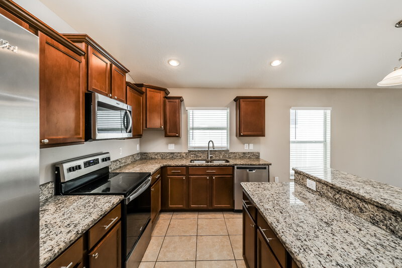2,355/Mo, 509 Vista Ridge Dr Ruskin, FL 33570 Kitchen View