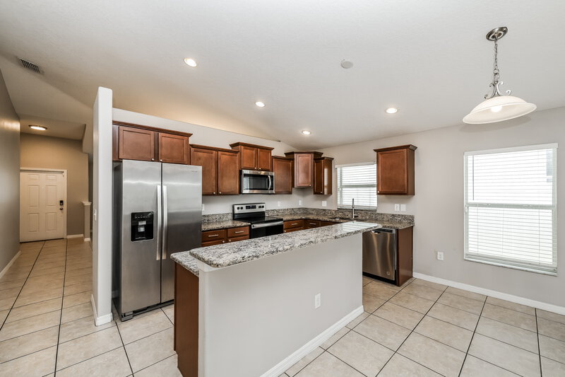 2,355/Mo, 509 Vista Ridge Dr Ruskin, FL 33570 Kitchen View 2