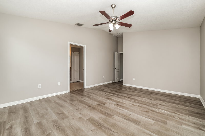 2,355/Mo, 509 Vista Ridge Dr Ruskin, FL 33570 Main Bedroom View 2