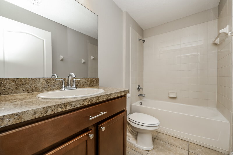 2,355/Mo, 509 Vista Ridge Dr Ruskin, FL 33570 Bathroom View