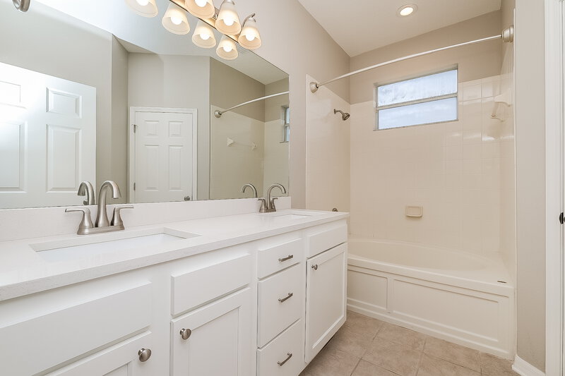 2,595/Mo, 13036 Terrace Springs Dr Temple Terrace, FL 33637 Main Bathroom View