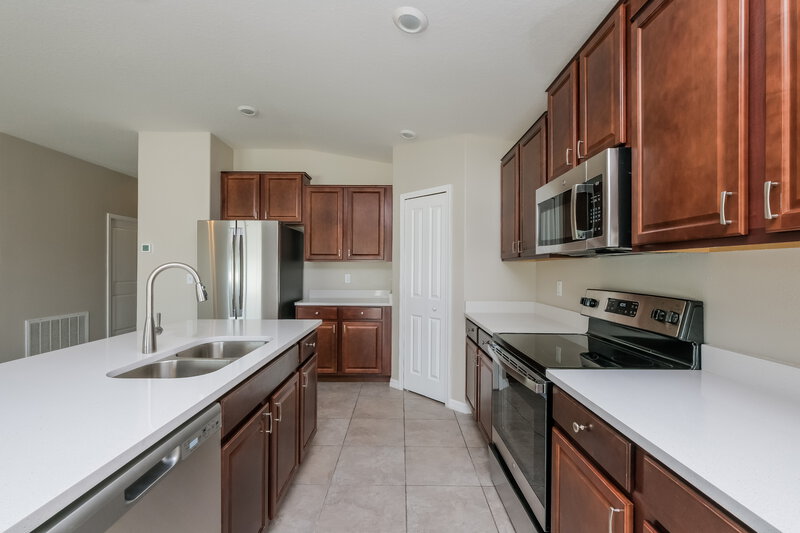 2,435/Mo, 11220 Leland Groves Dr Riverview, FL 33579 Kitchen View 2
