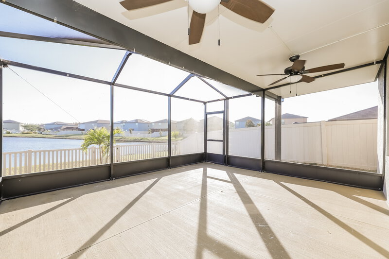 2,465/Mo, 15425 Broad Brush Dr Ruskin, FL 33573 Sun Room View