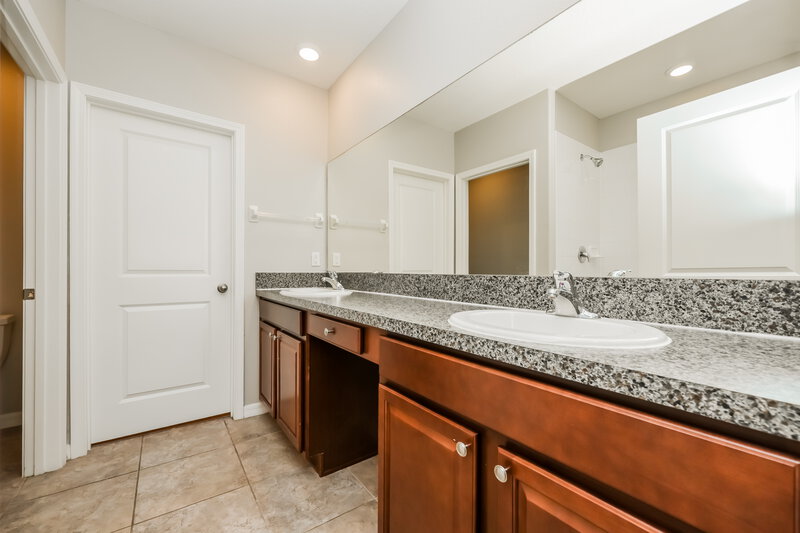 2,465/Mo, 15425 Broad Brush Dr Ruskin, FL 33573 Main Bathroom View