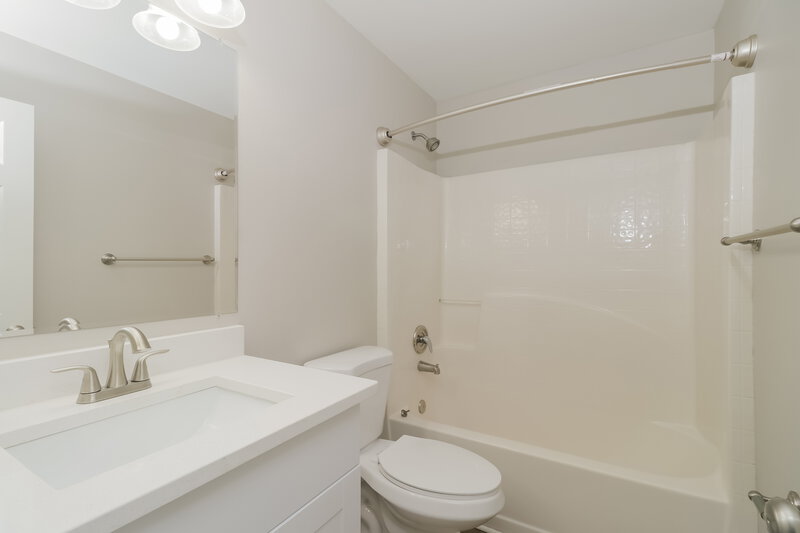 2,535/Mo, 30200 Double Dr Wesley Chapel, FL 33545 Main Bathroom View