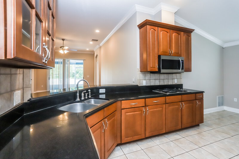 2,535/Mo, 11560 Weston Course Loop Riverview, FL 33579 Kitchen View