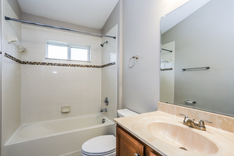 2,535/Mo, 11560 Weston Course Loop Riverview, FL 33579 Bathroom View