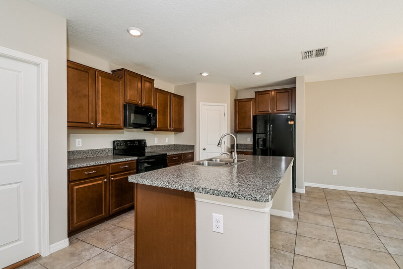 2,480/Mo, 7205 Ozello Trail Ave Sun City Center, FL 33573 Kitchen View