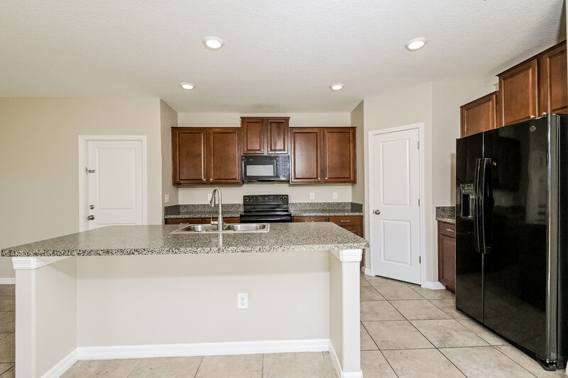 2,480/Mo, 7205 Ozello Trail Ave Sun City Center, FL 33573 Kitchen View 2