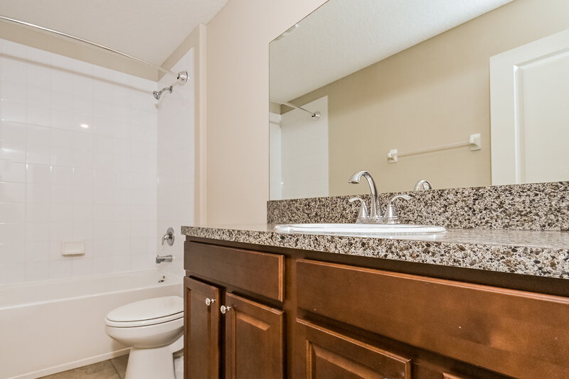 2,480/Mo, 7205 Ozello Trail Ave Sun City Center, FL 33573 Main Bathroom View 2