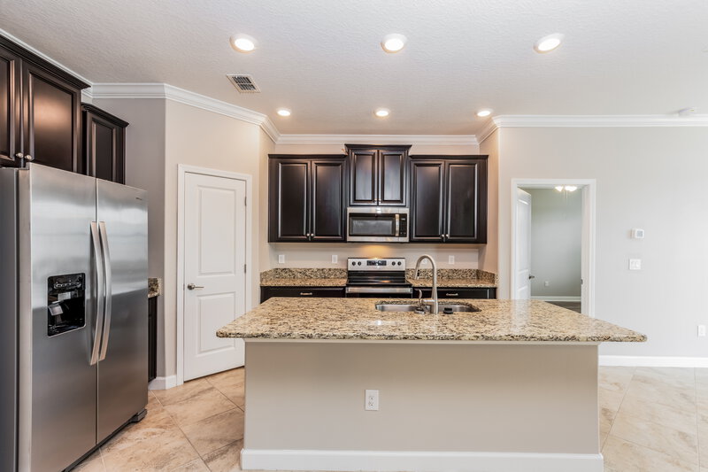 2,435/Mo, 11815 Sunburst Marble Rd Riverview, FL 33579 Kitchen View