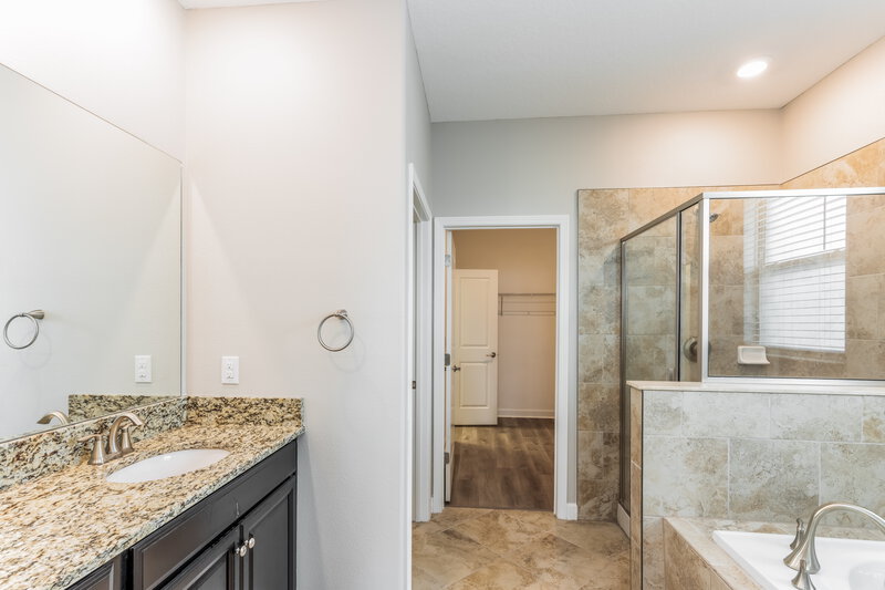 2,435/Mo, 11815 Sunburst Marble Rd Riverview, FL 33579 Main Bathroom View