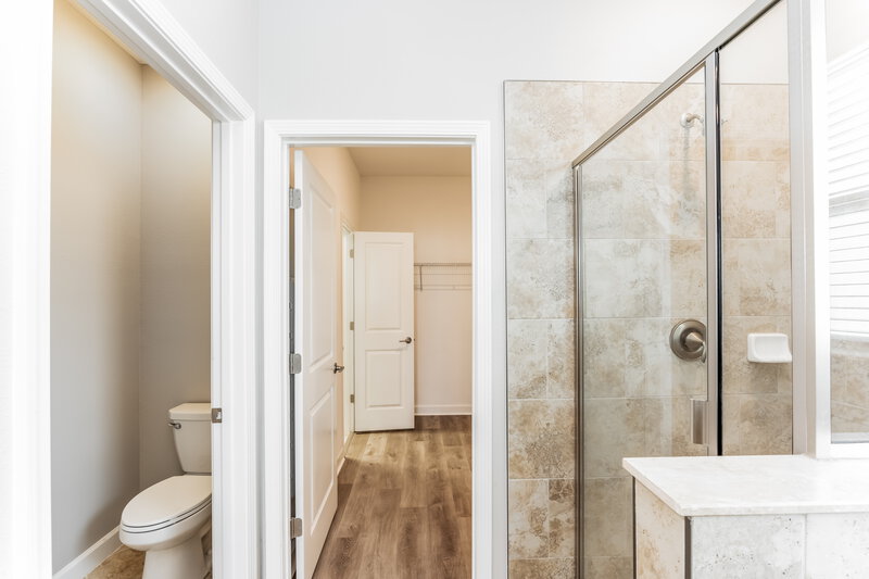 2,435/Mo, 11815 Sunburst Marble Rd Riverview, FL 33579 Main Bathroom View 2