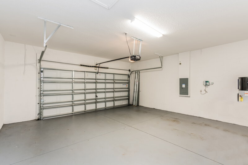 2,435/Mo, 11815 Sunburst Marble Rd Riverview, FL 33579 Garage View