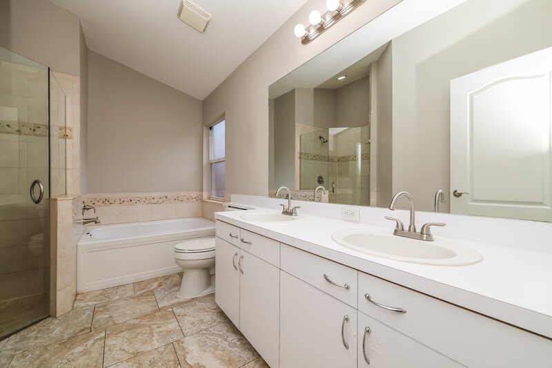 2,955/Mo, 8642 Manassas Rd Tampa, FL 33635 Main Bathroom View
