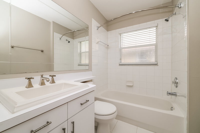 2,955/Mo, 8642 Manassas Rd Tampa, FL 33635 Bathroom View