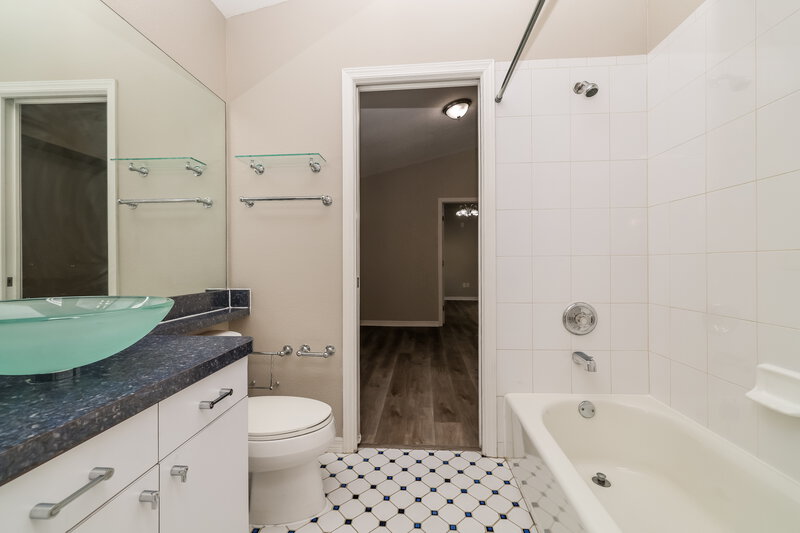 2,955/Mo, 8642 Manassas Rd Tampa, FL 33635 Bathroom View 2
