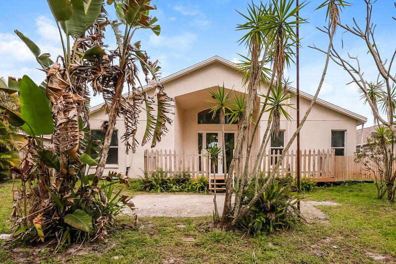 2,955/Mo, 8642 Manassas Rd Tampa, FL 33635 Rear View