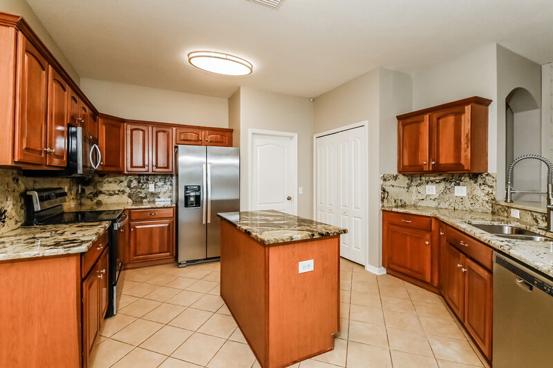 2,695/Mo, 10415 Meadow Spring Dr Tampa, FL 33647 Kitchen View