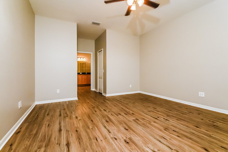 2,695/Mo, 10415 Meadow Spring Dr Tampa, FL 33647 Main Bedroom View