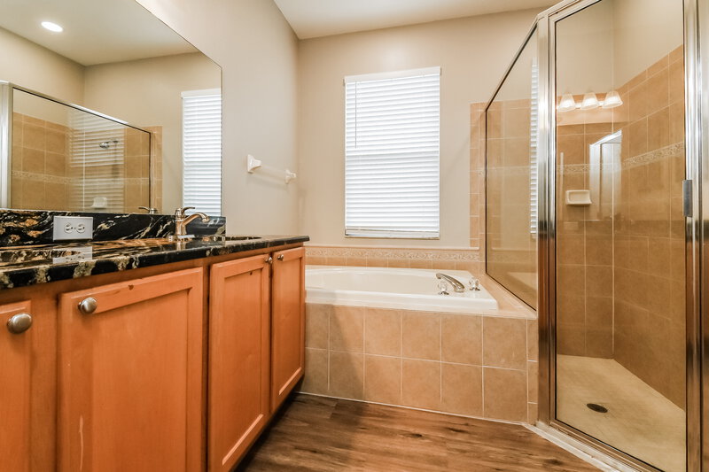 2,695/Mo, 10415 Meadow Spring Dr Tampa, FL 33647 Main Bathroom View