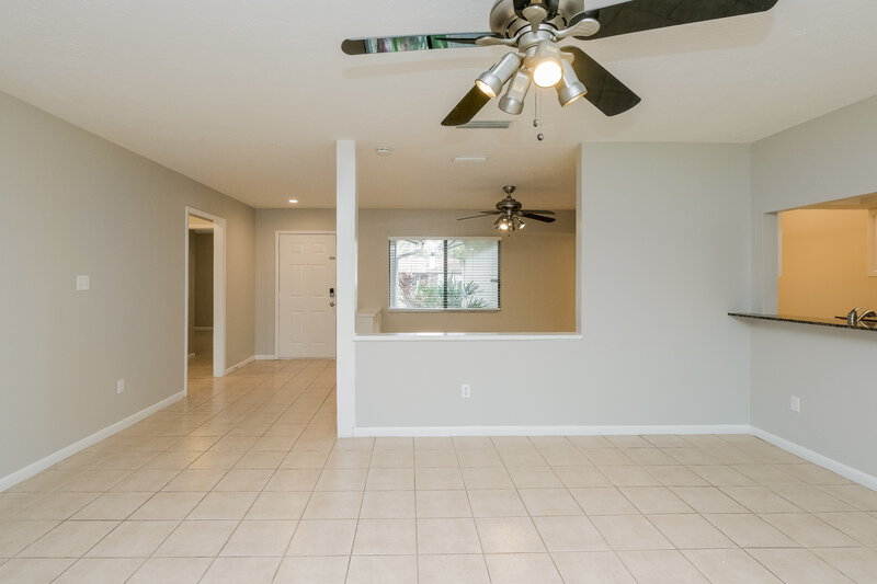 2,645/Mo, 15706 Country Lake Dr Tampa, FL 33624 Living Room View 3