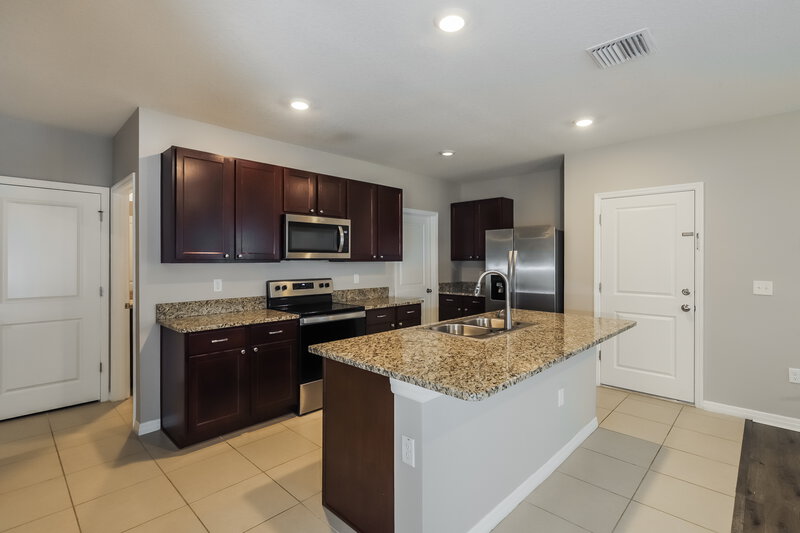 3,120/Mo, 9039 Water Chestnut Dr Temple Terrace, FL 33637 Kitchen View 2