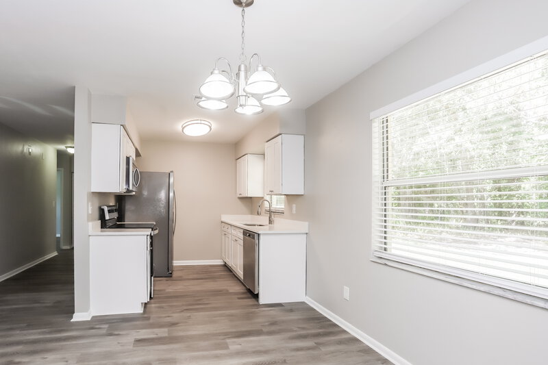 1,765/Mo, 302 Walker Ave Brooksville, FL 34601 Dining Room View 2