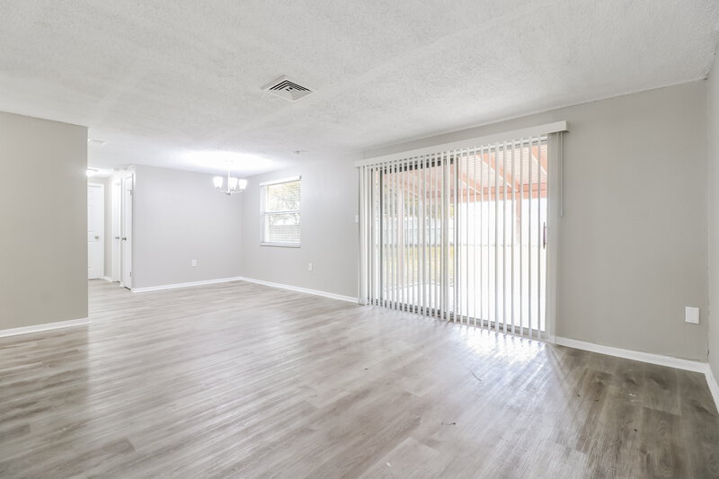 1,570/Mo, 27084 Roper Rd Brooksville, FL 34602 Living Room View 2