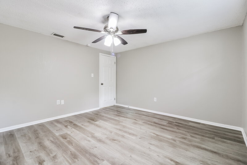 1,570/Mo, 27084 Roper Rd Brooksville, FL 34602 Main Bedroom View 2