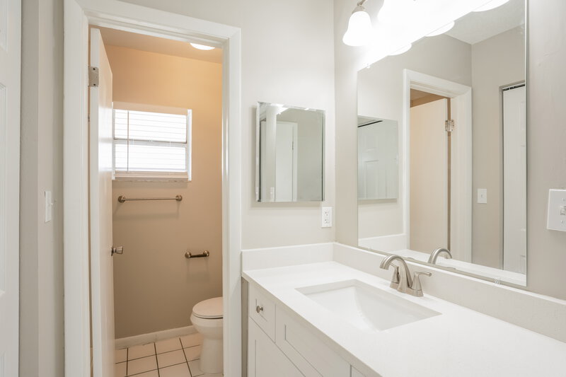 2,690/Mo, 1355-5 Iron Dr Lakeland, FL 33801 Main Bathroom View