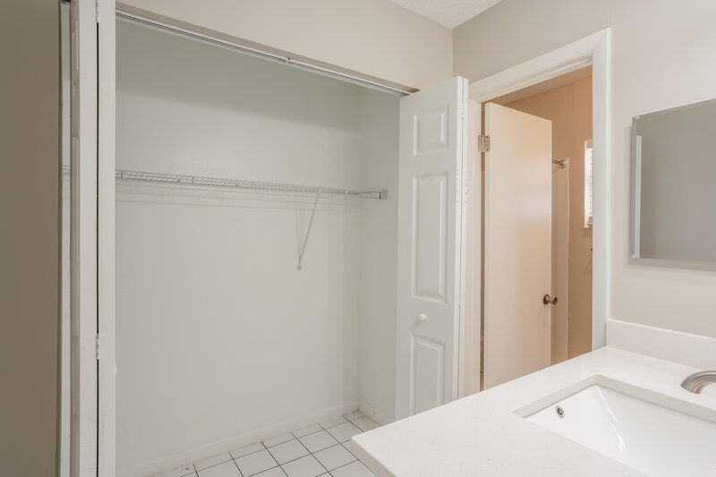 2,690/Mo, 1355-5 Iron Dr Lakeland, FL 33801 Main Bathroom View 2