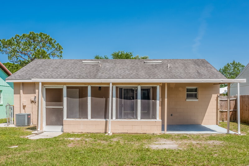 2,690/Mo, 1355-5 Iron Dr Lakeland, FL 33801 Rear View