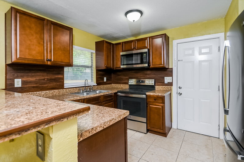 1,835/Mo, 1604 Wright Dr Lakeland, FL 33805 Kitchen View