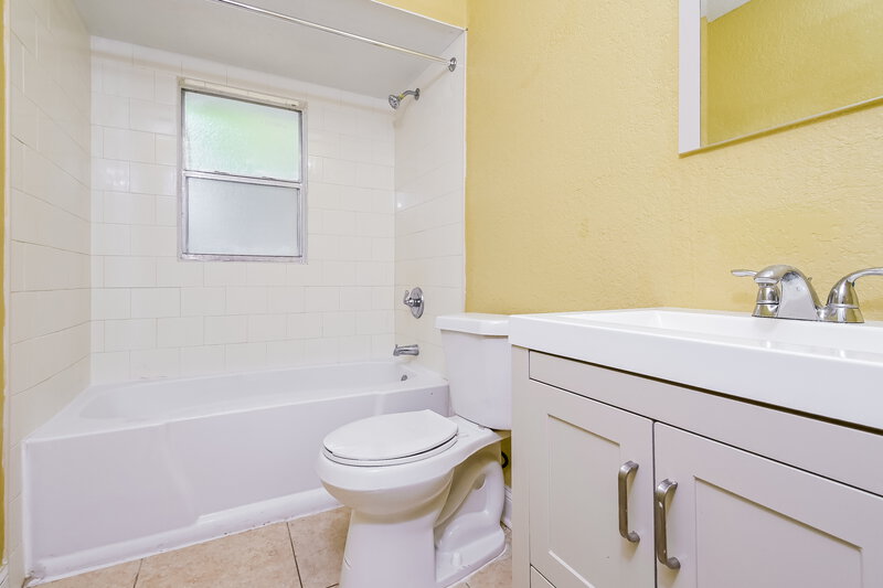 1,835/Mo, 1604 Wright Dr Lakeland, FL 33805 Bathroom View