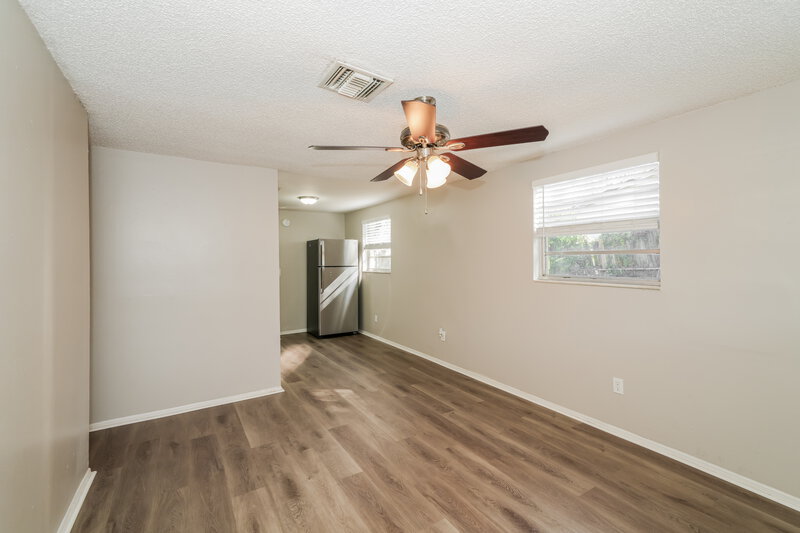 2,870/Mo, 2014 E Humphrey St Tampa, FL 33604 Living Room View 2