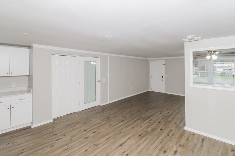 1,710/Mo, 4804 9th St Zephyrhills, FL 33542 Living Room View