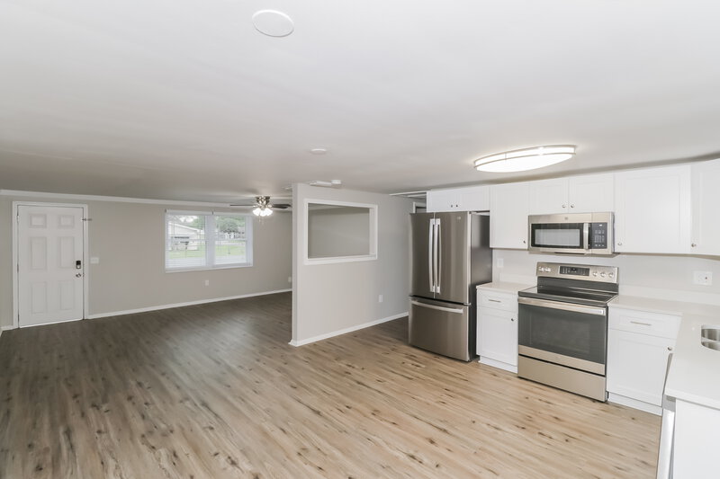 1,710/Mo, 4804 9th St Zephyrhills, FL 33542 Living Room View 2