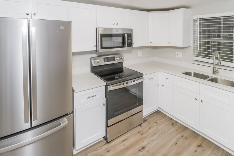 1,710/Mo, 4804 9th St Zephyrhills, FL 33542 Kitchen View