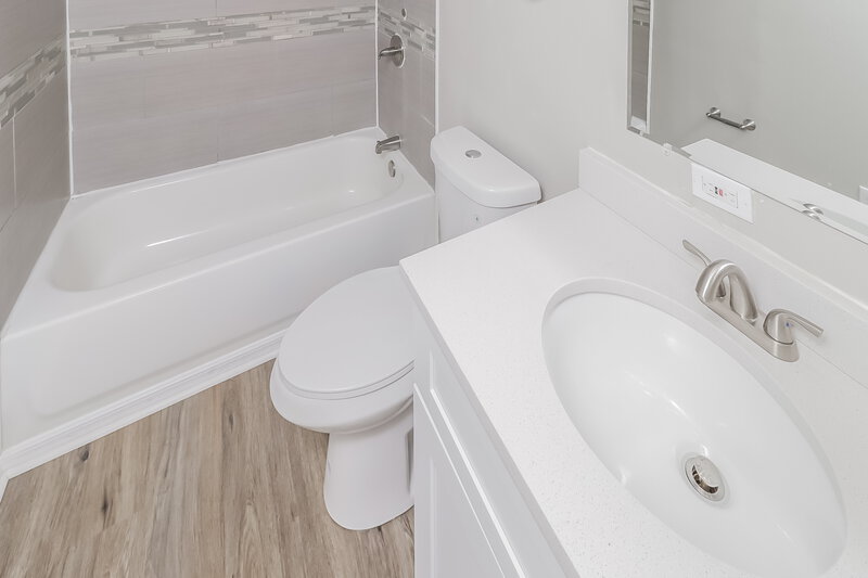 1,710/Mo, 4804 9th St Zephyrhills, FL 33542 Main Bathroom View