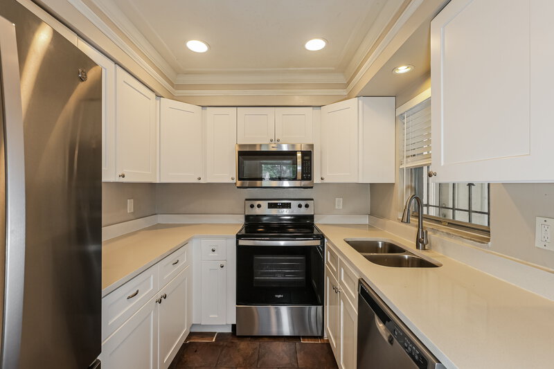 1,705/Mo, 9311 N Mary Ave Tampa, FL 33612 Misc View 4