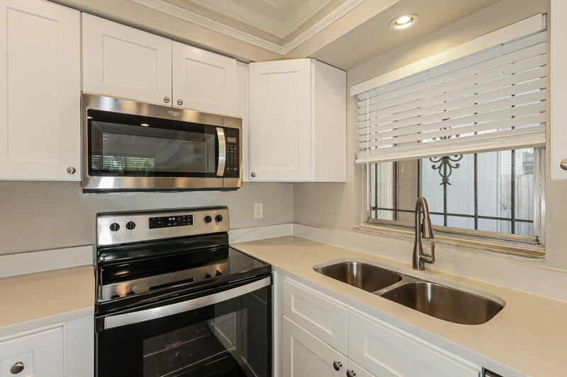 1,705/Mo, 9311 N Mary Ave Tampa, FL 33612 Misc View 5