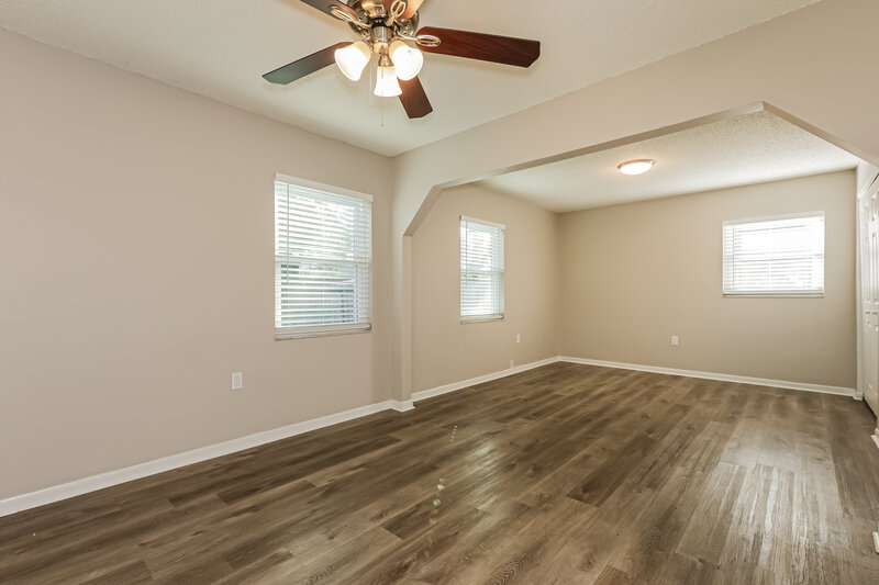 1,705/Mo, 9311 N Mary Ave Tampa, FL 33612 Misc View 7