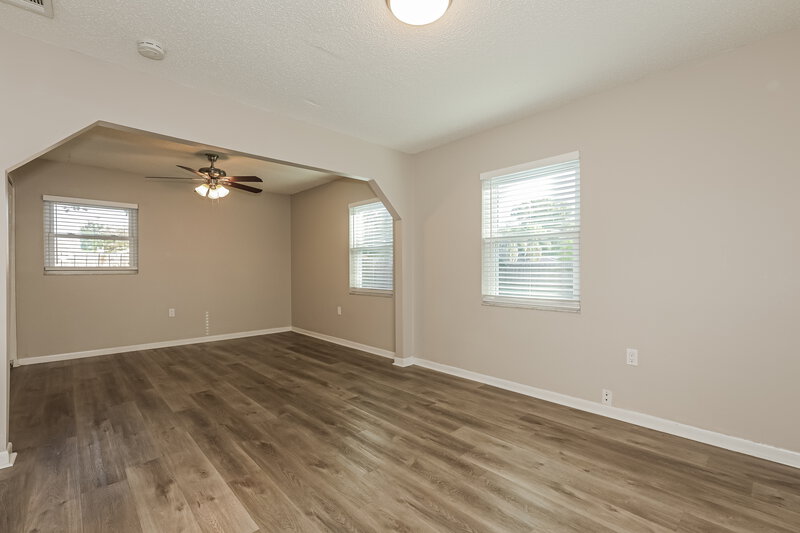 1,705/Mo, 9311 N Mary Ave Tampa, FL 33612 Misc View 9