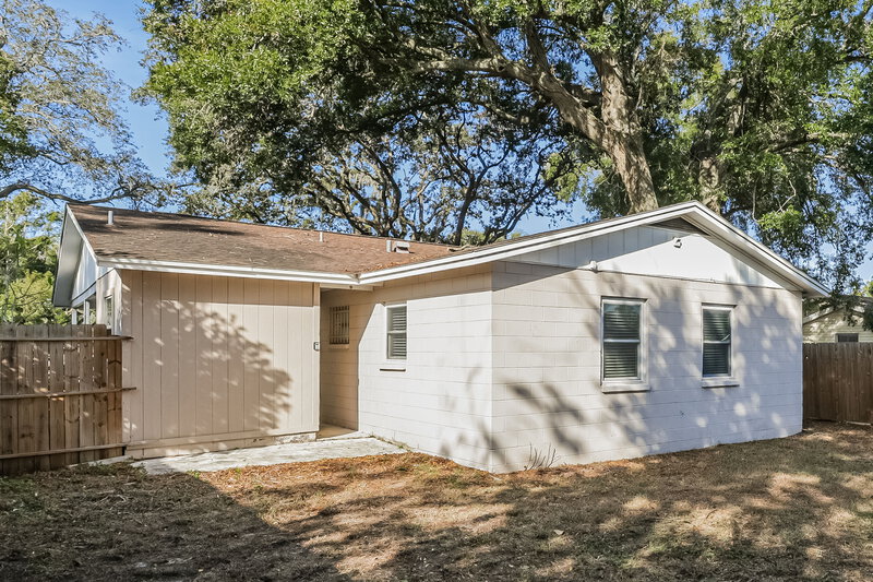 1,705/Mo, 9311 N Mary Ave Tampa, FL 33612 Misc View 12