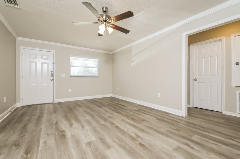 1,765/Mo, 1127 W 12th St Lakeland, FL 33805 Living Room View